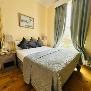 3* Pensión Waterloo